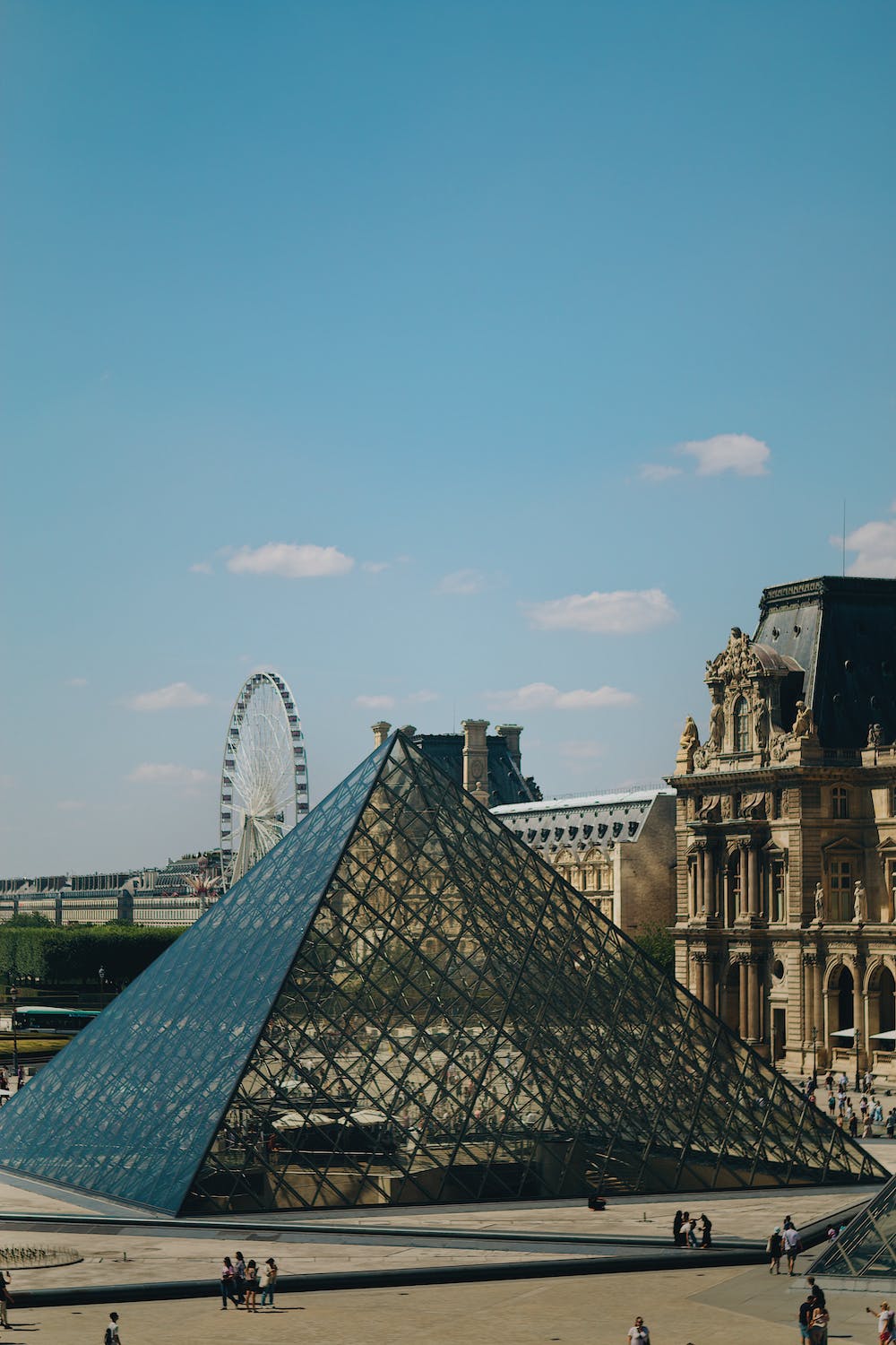 Louvre in Paris, eine Sehenswürdigkeit 